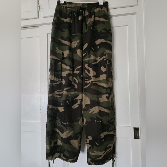 Camouflage Cargo Pants Size M - Picture 1 of 6